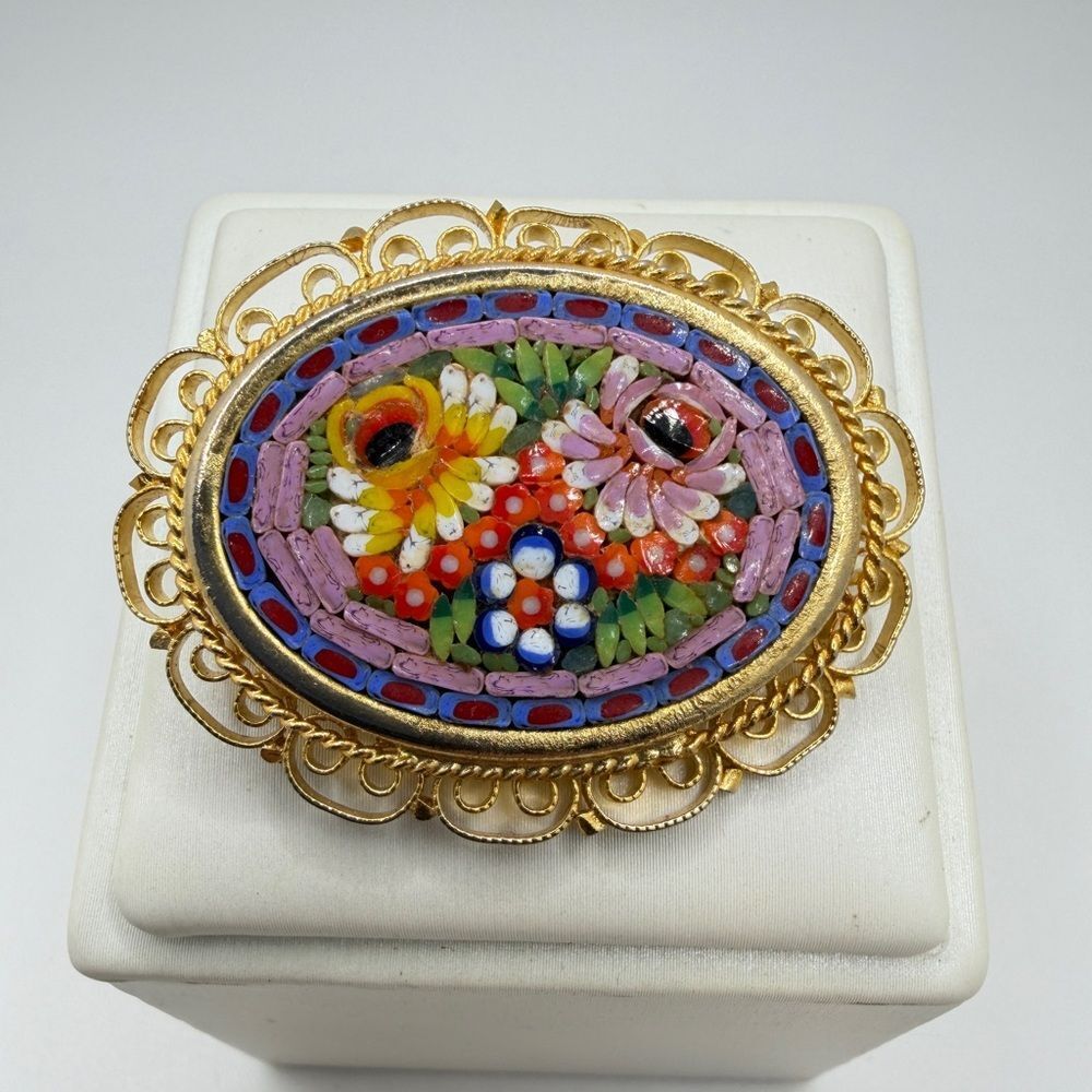 Stunning Vintage glass Micro-mosaic‎ floral pin/brooch in gold tone metal!